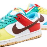 NIKE DUNK LOW SE FREE 99 PACK [WHITE / LIGHT CHOCOLATE-ROMA GREEN] (DH0952-100)